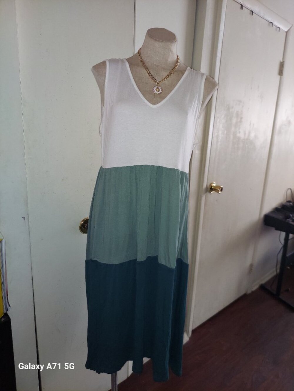 BloomChic Sleeveless Green & White Colorblock Dress